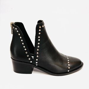 Steve Madden Conspire Studded Leather Ankle Boot Black Size 6.5